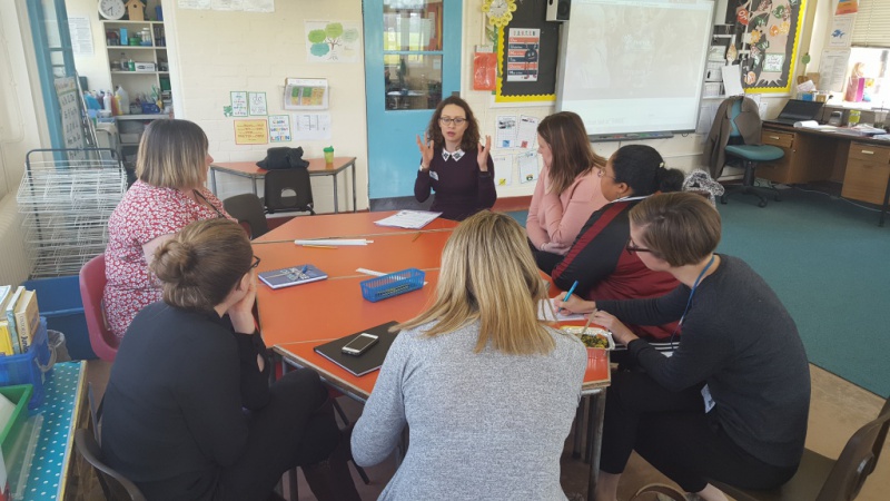 Diagrama Foundation European Projects Manager Laida Quijano meets with teachers and support staff at Twydall Primary School in Gillingham, Kent